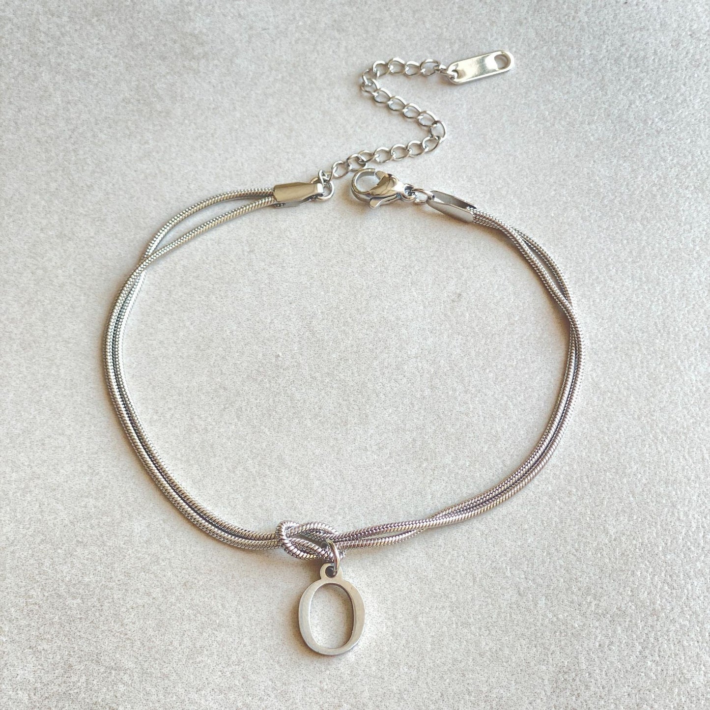 A-Z Love Knot Bracelet – Personalized Gold Charm