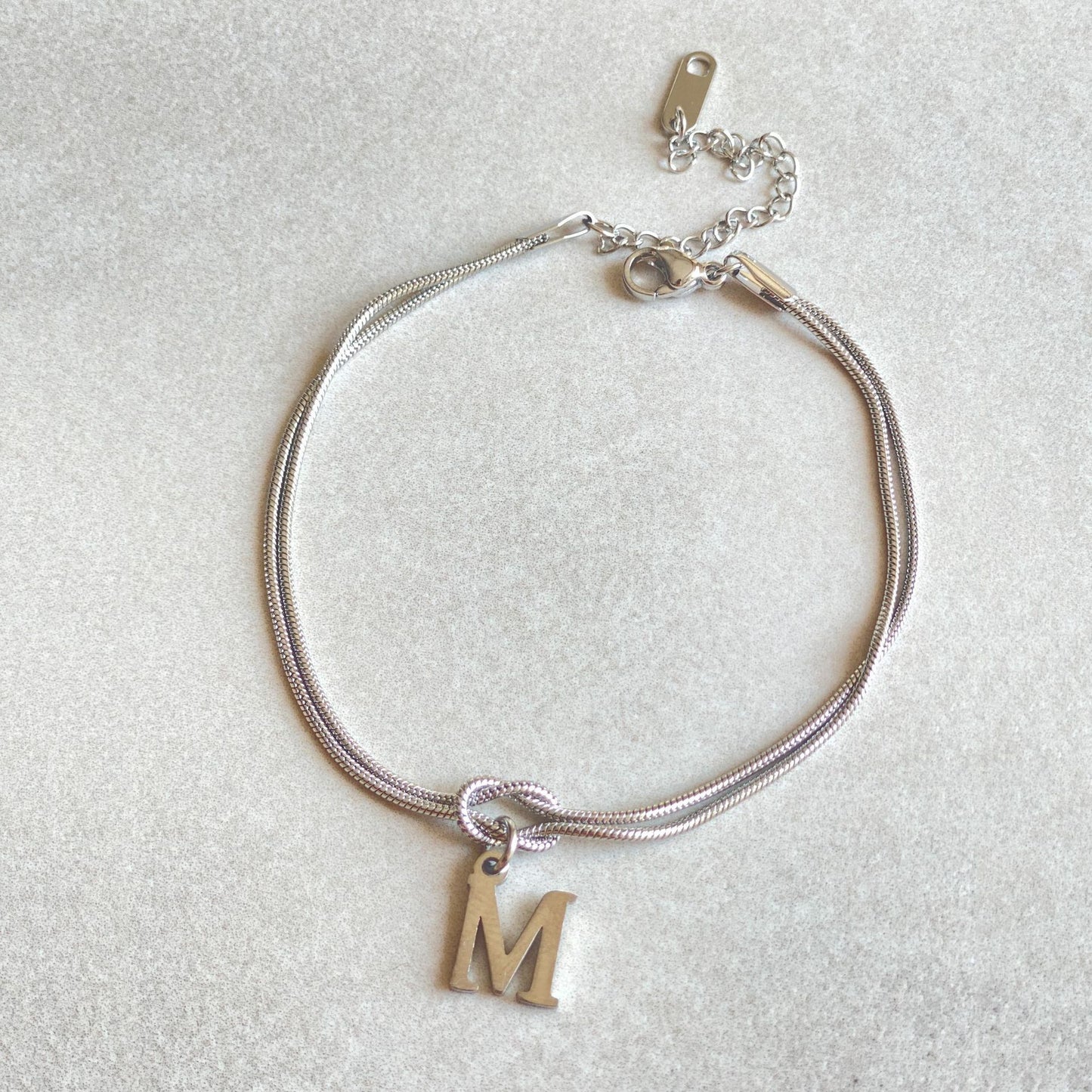 A-Z Love Knot Bracelet – Personalized Gold Charm