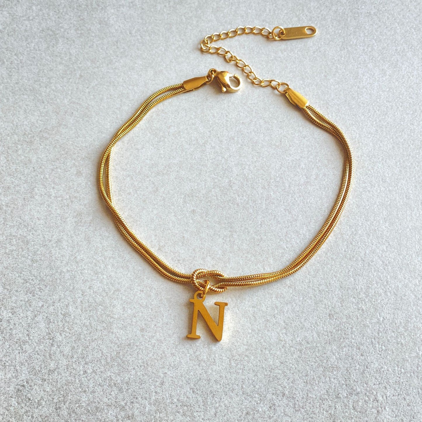 A-Z Love Knot Bracelet – Personalized Gold Charm