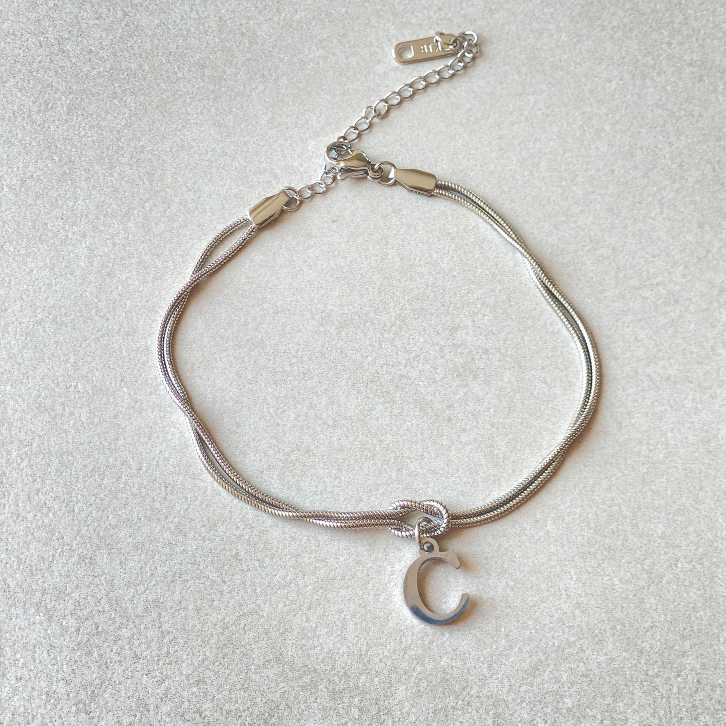 A-Z Love Knot Bracelet – Personalized Gold Charm