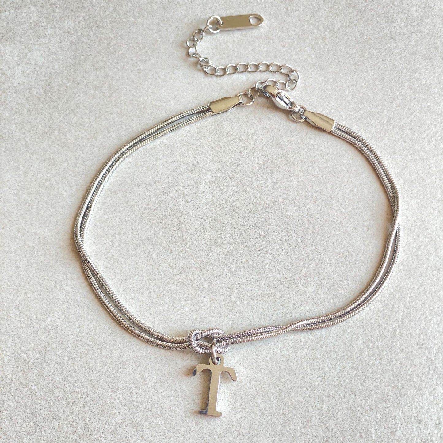 A-Z Love Knot Bracelet – Personalized Gold Charm