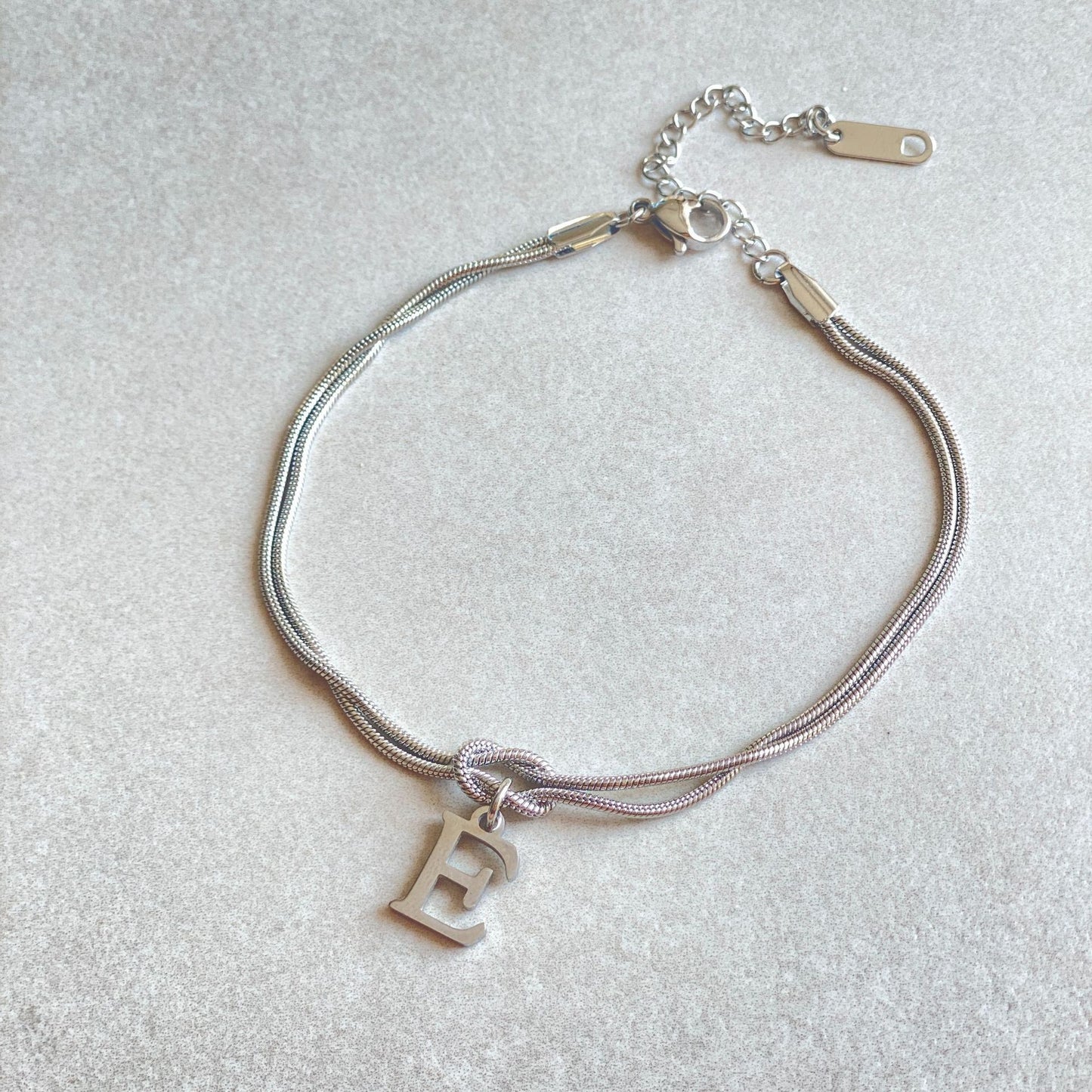 A-Z Love Knot Bracelet – Personalized Gold Charm