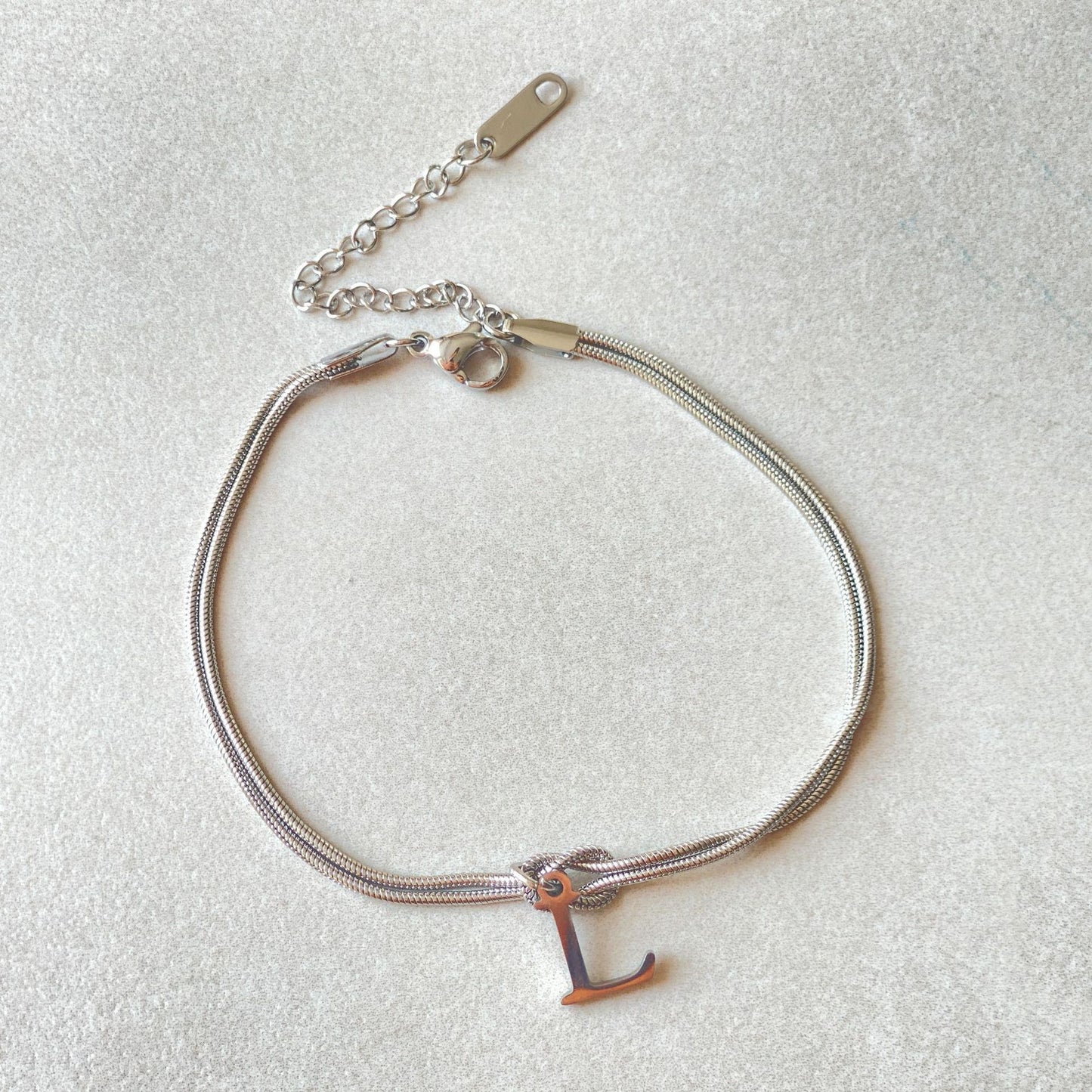 A-Z Love Knot Bracelet – Personalized Gold Charm