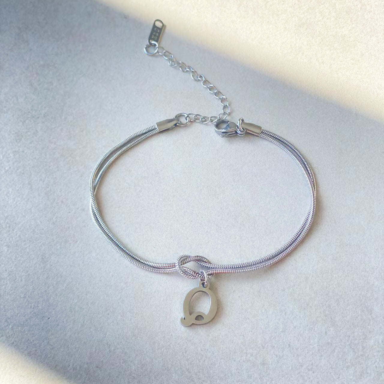 A-Z Love Knot Bracelet – Personalized Gold Charm