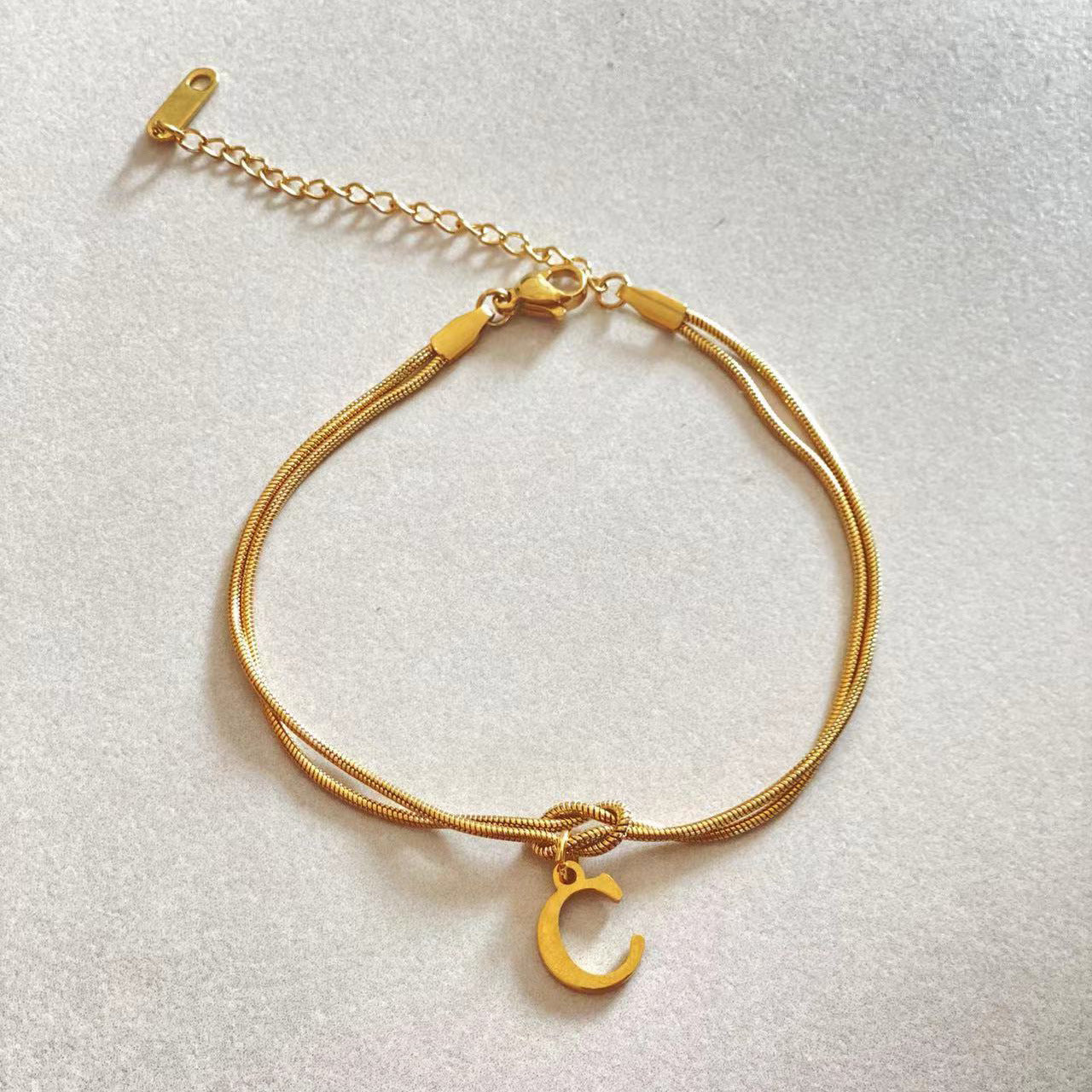 A-Z Love Knot Bracelet – Personalized Gold Charm