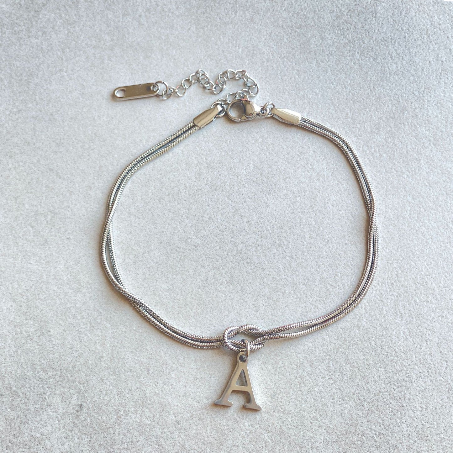 A-Z Love Knot Bracelet – Personalized Gold Charm