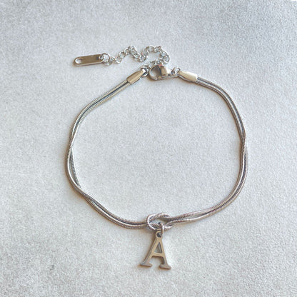 A-Z Love Knot Bracelet – Personalized Gold Charm