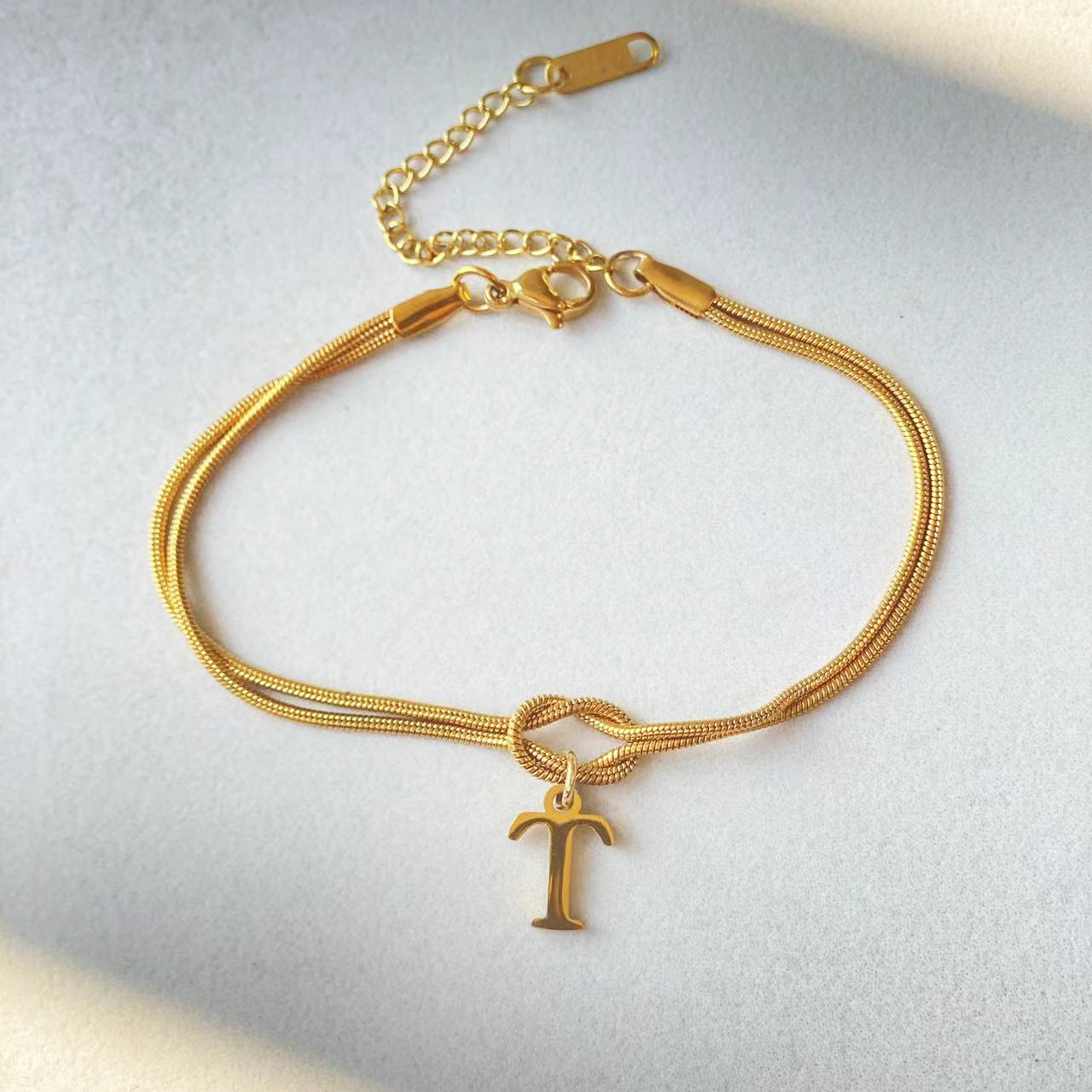 A-Z Love Knot Bracelet – Personalized Gold Charm